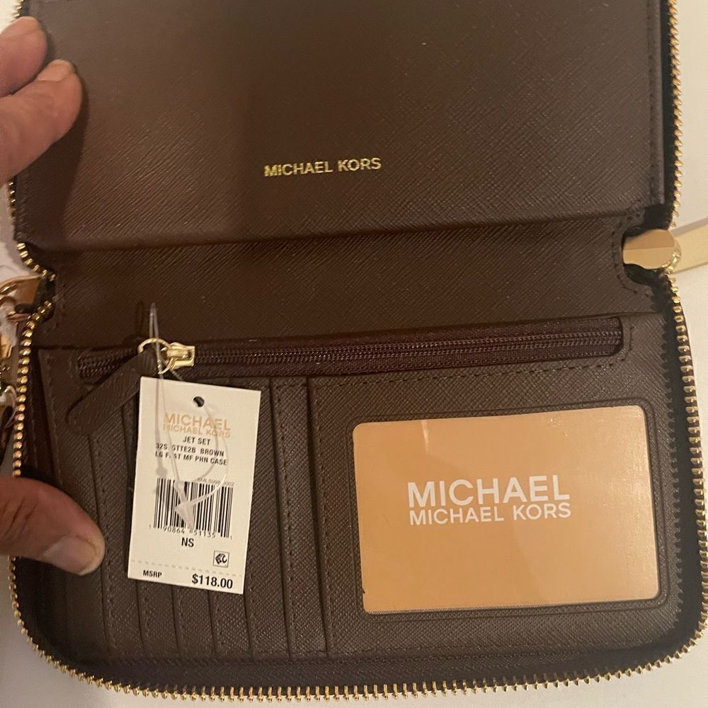 Micheal Kors Wristlet - Picture 2 of 5